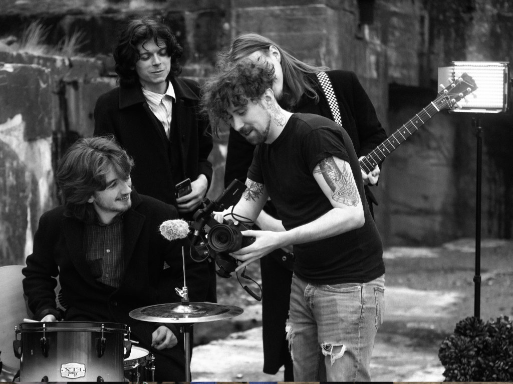 On set music video